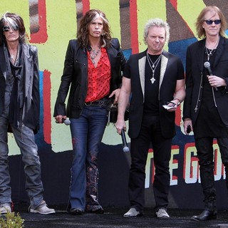 Joe Perry, Steven Tyler, Joey Kramer, Tom Hamilton, Aerosmith in Aerosmith Announce Their New Global Warming Tour