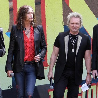 Joe Perry, Steven Tyler, Joey Kramer, Tom Hamilton, Aerosmith in Aerosmith Announce Their New Global Warming Tour