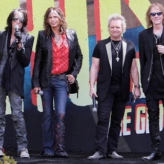 Joe Perry, Steven Tyler, Joey Kramer, Tom Hamilton, Aerosmith in Aerosmith Announce Their New Global Warming Tour