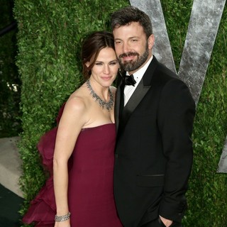 Ben Affleck in 2013 Vanity Fair Oscar Party - Arrivals - affleck-garner-2013-vanity-fair-oscar-party-04