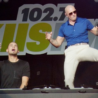 Pitbull in KIIS FM's Jingle Ball 2012 - Night 2 - Show - afrojack-pitbull-jingle-ball-2012-night-2-show-01