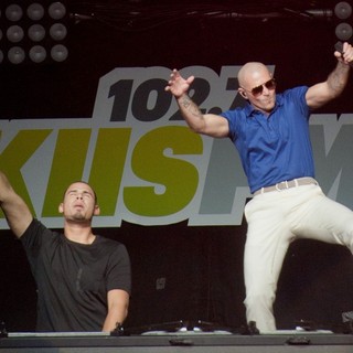 Pitbull in KIIS FM's Jingle Ball 2012 - Night 2 - Show - afrojack-pitbull-jingle-ball-2012-night-2-show-02
