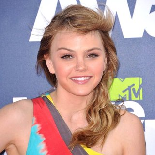 Aimee Teegarden in 2011 MTV Movie Awards - Arrivals - aimee-teegarden-2011-mtv-movie-awards-01