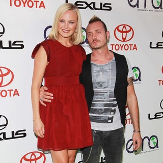 Malin Akerman in 2012 Environmental Media Awards - Arrivals - akerman-zincone-2012-environmental-media-awards-03