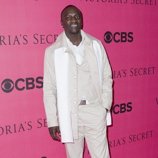 Akon in 2010 Victoria's Secret Fashion Show - Arrivals