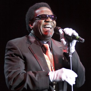 Al Green Performing at Manchester Evening News Arena