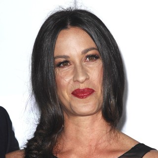 Alanis Morissette in 2011 American Music Awards - Arrivals