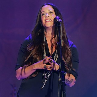 Alanis Morissette Performing