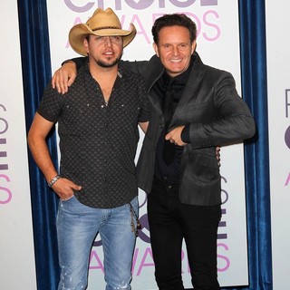Jason Aldean in The 2013 People's Choice Awards Nominee Announcements - aldean-burnett-2013-people-s-choice-awards-nominee-03