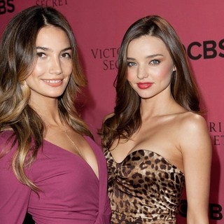 Miranda Kerr in Victoria's Secret Fashion Show Viewing Party - aldridge-kerr-2011-victoria-s-secret-fashion-show-viewing-party-01