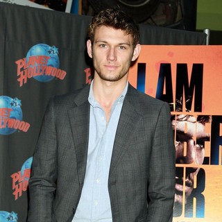Alex Pettyfer to Promotes His Movie I Am Number Four with A Hand Impression Ceremony - alex-pettyfer-hand-impression-ceremony-01