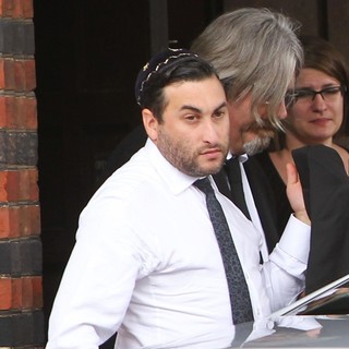 Alex Winehouse in The Cremation of Amy Winehouse