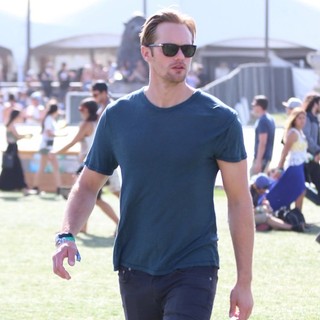 Alexander Skarsgard in The 2013 Coachella Valley Music and Arts Festival - Week 1 Day 3 - alexander-skarsgard-2013-coachella-valley-music-and-arts-festival-05