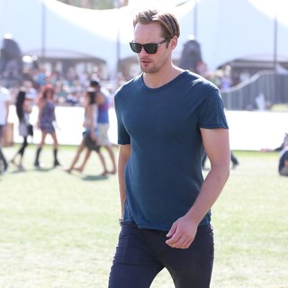 Alexander Skarsgard in The 2013 Coachella Valley Music and Arts Festival - Week 1 Day 3 - alexander-skarsgard-2013-coachella-valley-music-and-arts-festival-06