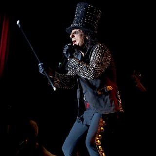 Alice Cooper in Alice Cooper Performing Live