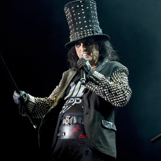 Alice Cooper in Alice Cooper Performing Live