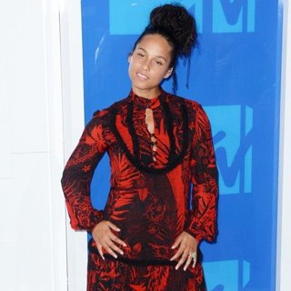 Alicia Keys Pictures with High Quality Photos
Alicia Keys