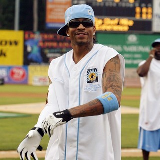 Allen Iverson in 2007 Celebrity Softball Game - allen-iverson-2007-celebrity-softball-game-04