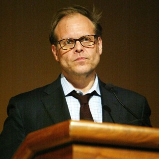 Alton Brown in A Panel Discuss Sea Food Tasting