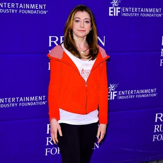 Alyson Hannigan in 18th Annual EIF Revlon Run Walk - Arrivals