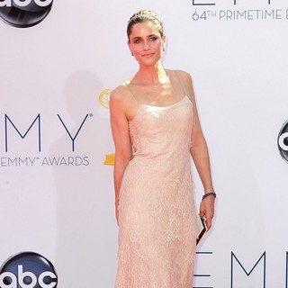 Amanda Peet in 64th Annual Primetime Emmy Awards - Arrivals