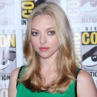 Amanda Seyfried in 2011 Comic Con Convention - Day 1 - In Time Press Conference - Arrivals