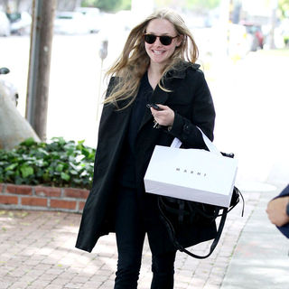 Amanda Seyfried in Amanda Seyfried Wearing No Makeup as She Leaves Marni Boutique After Shopping