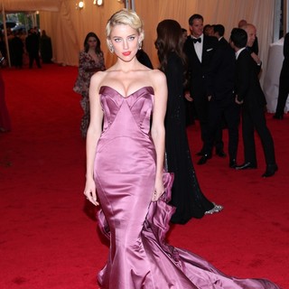 Amber Heard in Schiaparelli and Prada Impossible Conversations Costume Institute Gala