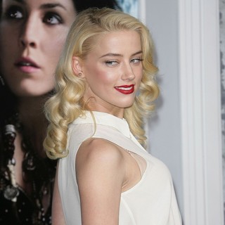 Amber Heard in Los Angeles Premiere of Sherlock Holmes: A Game of Shadows
