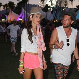 Alessandra Ambrosio in The 2013 Coachella Valley Music and Arts Festival - Week 1 Day 2 - ambrosio-mazur-2013-coachella-valley-music-and-arts-festival-06
