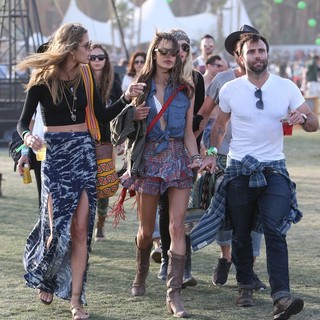 Alessandra Ambrosio in The 2013 Coachella Valley Music and Arts Festival - Week 1 Day 3 - ambrosio-mazur-2013-coachella-valley-music-and-arts-festival-12