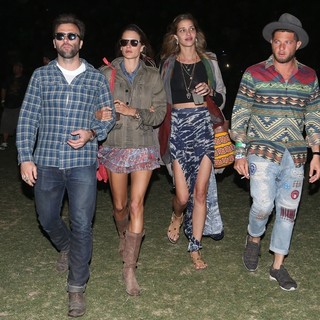 Alessandra Ambrosio in The 2013 Coachella Valley Music and Arts Festival - Week 1 Day 3 - ambrosio-mazur-2013-coachella-valley-music-and-arts-festival-14