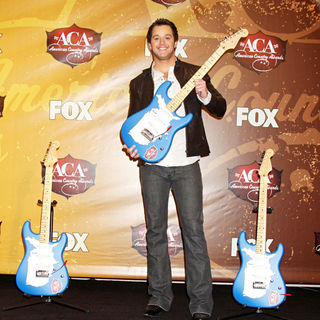 Easton Corbin in The 2010 American Country Awards - Press Room