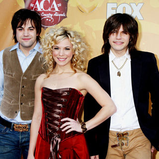 The Band Perry in The 2010 American Country Awards - Arrivals