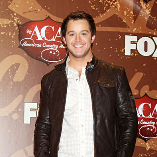 Easton Corbin in The 2010 American Country Awards - Press Room