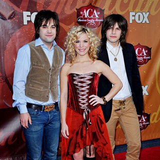 The Band Perry in The 2010 American Country Awards - Arrivals