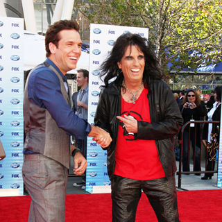 Dane Cook, Alice Cooper in The American Idol Season 9 Finale - Arrivals