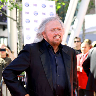 Barry Gibb in The American Idol Season 9 Finale - Arrivals