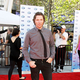Michael Johns in The American Idol Season 9 Finale - Arrivals