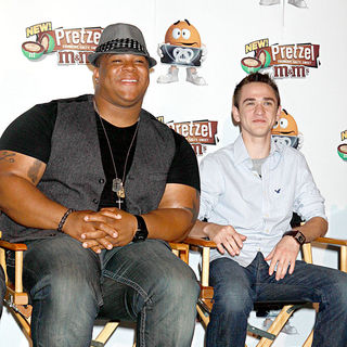 Michael Lynche in A Press Conference After a Short Performance for The Launch of The 'American Idol - Live Tour 2010'