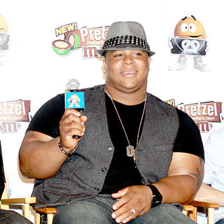 Michael Lynche in A Press Conference After a Short Performance for The Launch of The 'American Idol - Live Tour 2010'