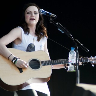 Amy Macdonald in BT London Live - Performances - amy-macdonald-bt-london-live-02