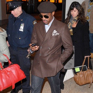 Andre Benjamin Arriving at MTV's TRL Studios - andre-benjamin-arriving-at-mtv-s-trl-studios-02