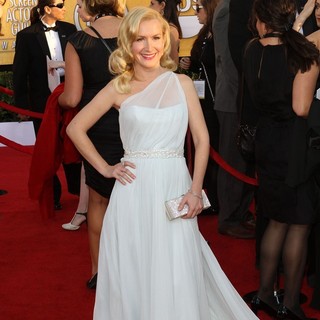 Angela Kinsey in The 18th Annual Screen Actors Guild Awards - Arrivals