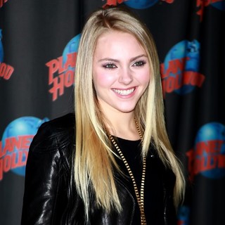 AnnaSophia Robb in AnnaSophia Robb Promotes Her Starring Role in Soul Surfer with An Appearance at Planet Hollywood