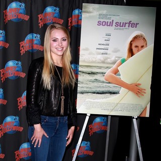 AnnaSophia Robb in AnnaSophia Robb Promotes Her Starring Role in Soul Surfer with An Appearance at Planet Hollywood
