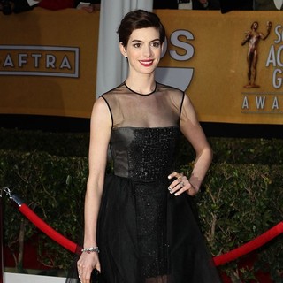 Anne Hathaway in 19th Annual Screen Actors Guild Awards - Arrivals