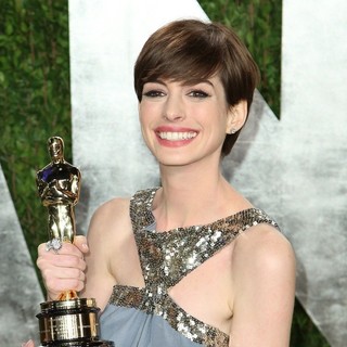 Anne Hathaway in 2013 Vanity Fair Oscar Party - Arrivals