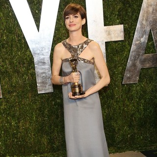 Anne Hathaway in 2013 Vanity Fair Oscar Party - Arrivals