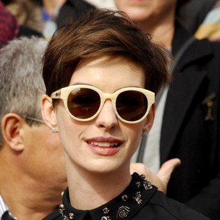Anne Hathaway in Hugh Jackman Is Honoured with A Hollywood Star on The Hollywood Walk of Fame
